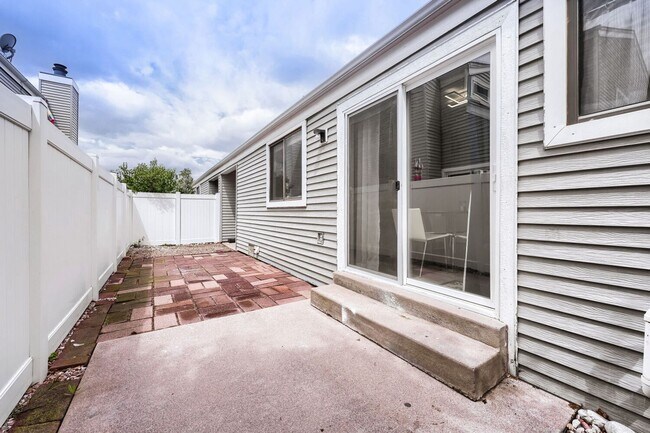 Photo - Updated 2 Bedroom Townhouse in Thornton
