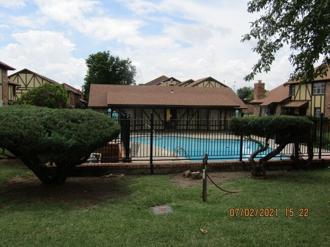 Photo - $200.00 off first full month's rent...MACA...