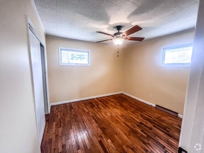 Building Photo - 805 N 10th St Rental