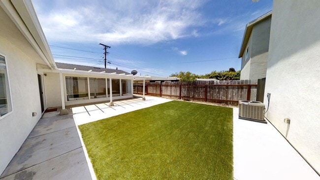 Photo - Beautiful home on Tipton with private yard!!