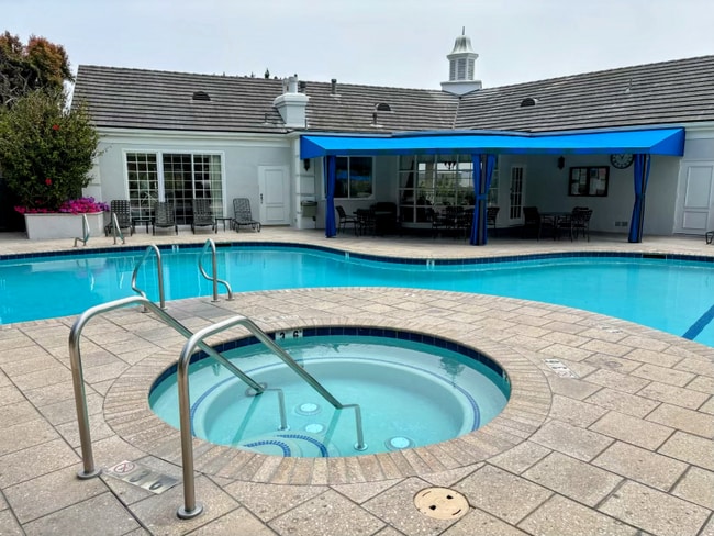 Photo - 300 Cagney Ln