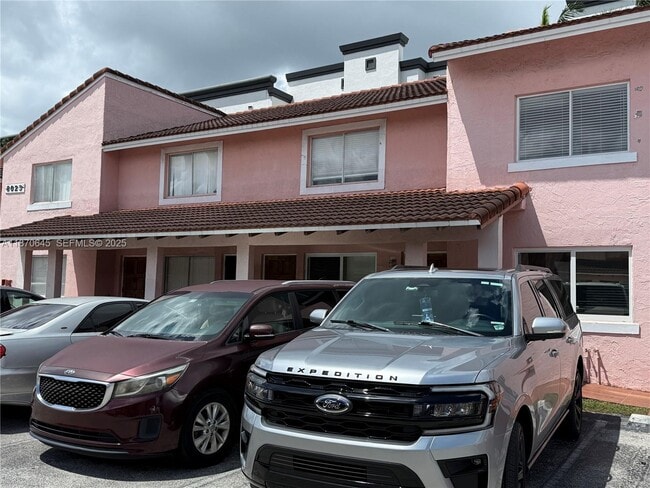 Building Photo - 8023 Lake Dr Unit 204