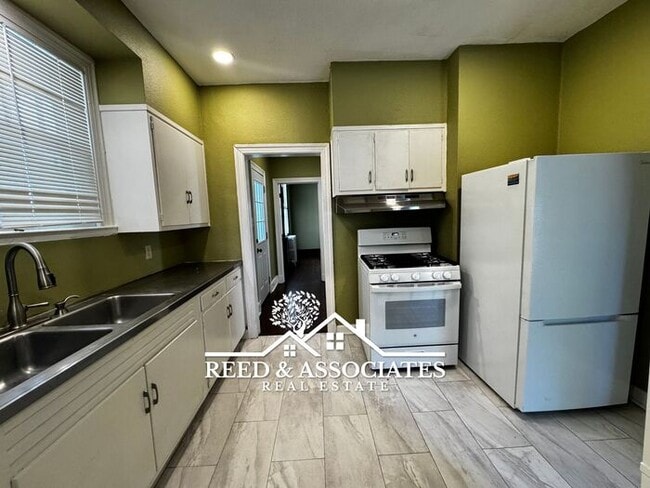 Photo - Spacious: 3 Bedroom in Midtown!