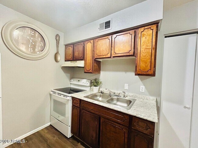 Photo - 240 S Doran Unit Apt 4