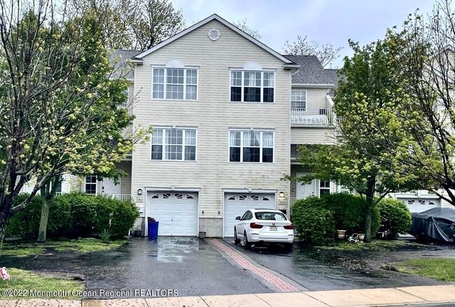 Building Photo - 590 Beachway Ave