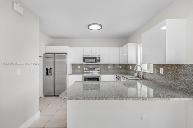 Photo - 942 SW 147th Ct