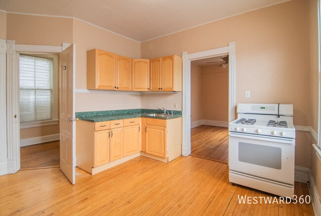 Photo - 3322 N Lakewood Ave Apartamento Unidad #2R