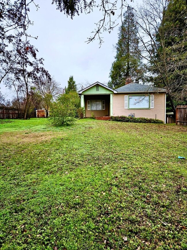 Building Photo - Convenient Location