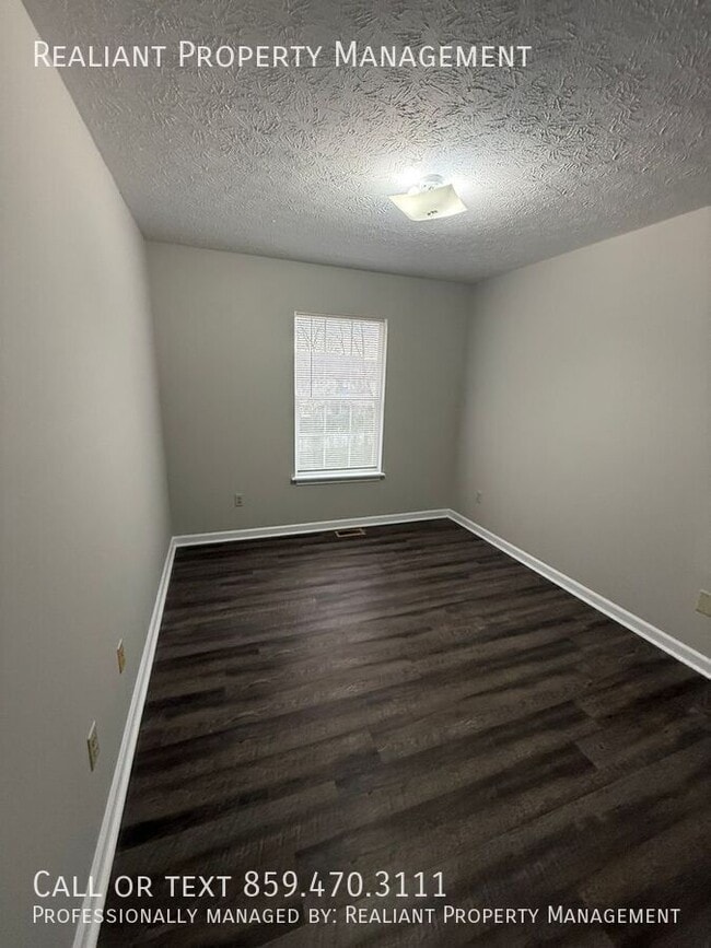 Photo - 221 Tanbark Dr