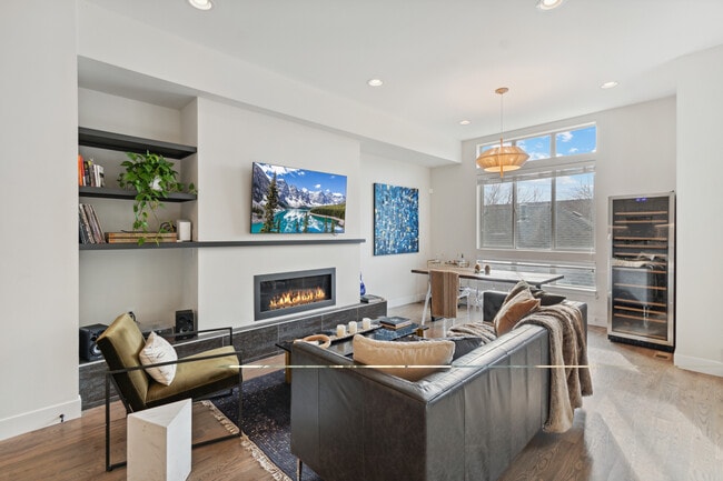 Photo - 2345 Decatur St