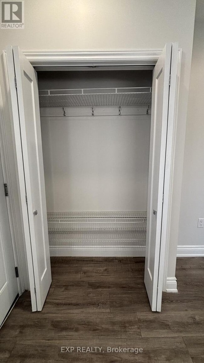 Photo - 3289 Lake Shore Blvd W Unit 3