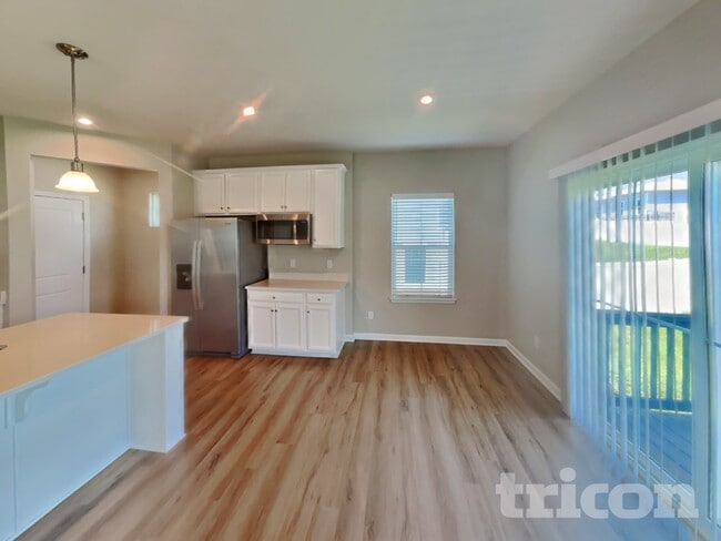 Photo - 833 Dean Dr