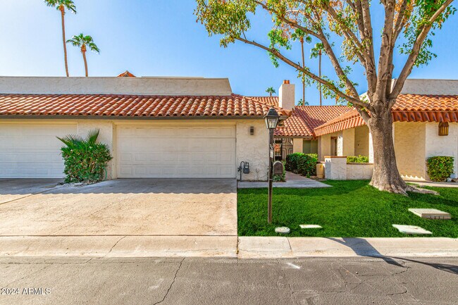 Photo - 5712 N Scottsdale Rd Townhome