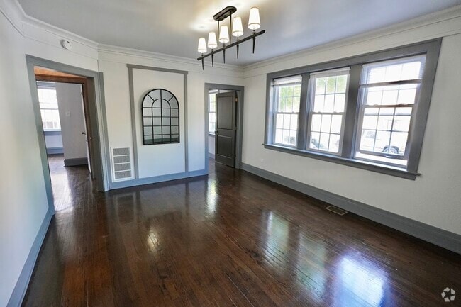 Building Photo - 6709 S Artesian Ave Rental