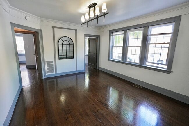 Photo - 6709 S Artesian Ave Casa