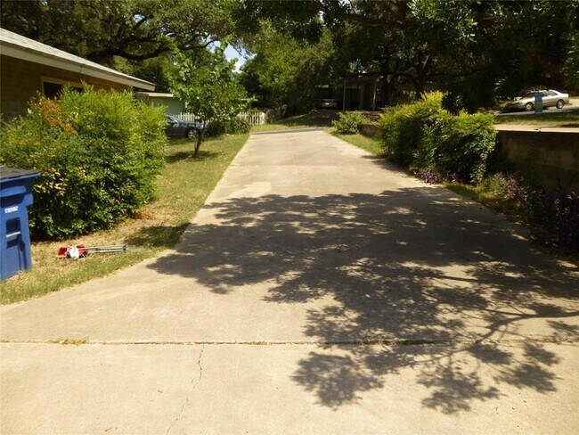 Photo - 3402 S Oak Dr Unidad B