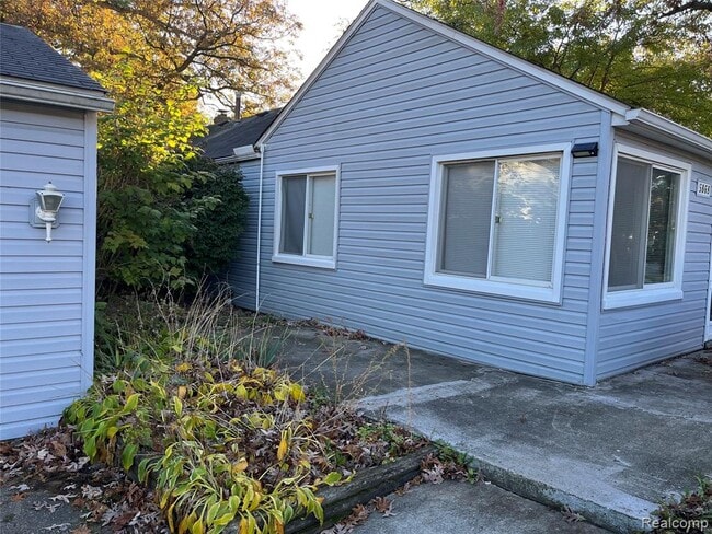 Photo - 5868 N Linville St