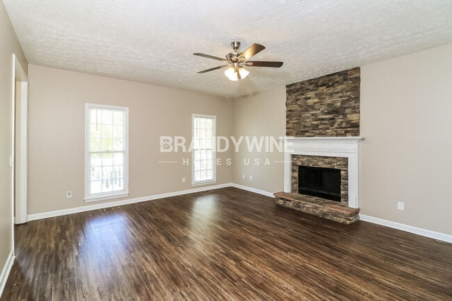 Photo - 204 Bonnie Sue Dr