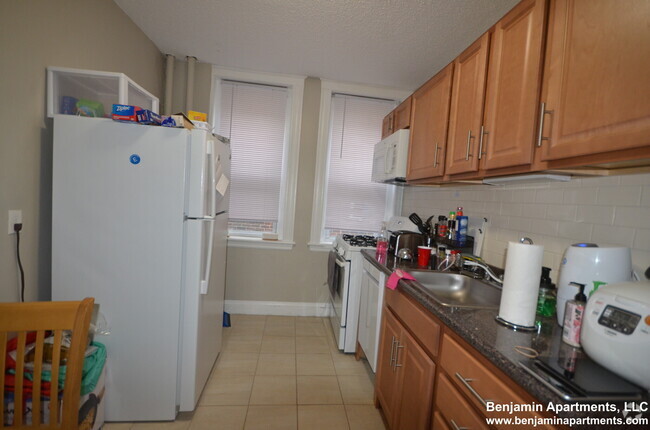 Building Photo - 11 Barrows St Unit 6A Rental
