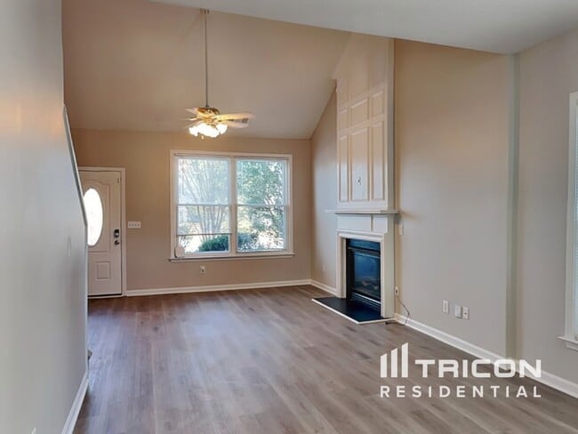 Photo - 1672 Woodsford Rd