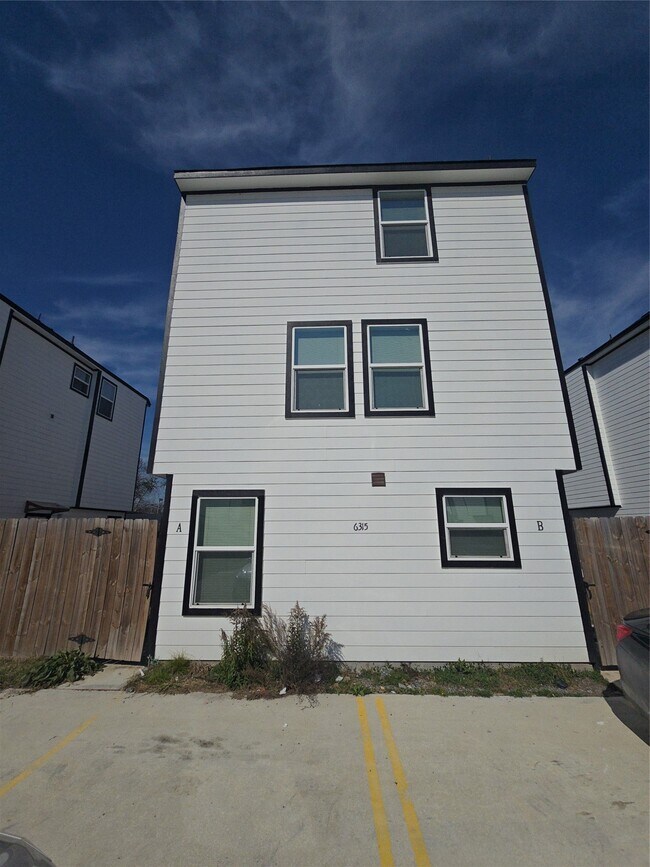 Building Photo - 6315 Sandra St