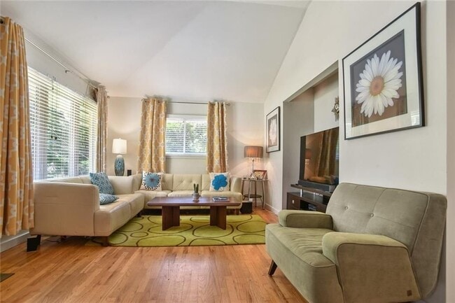 Photo - 2056 Arlington Ave NE