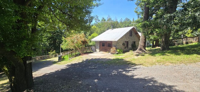 Building Photo - Charming 1-bedroom cottage nestled just 4 miles west of downtown Sebastopol in the heart of West ...