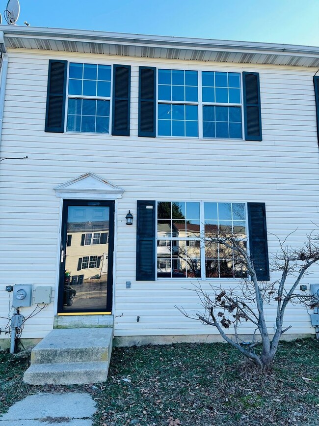 Updated 3 Bedroom TownHouse with Granite -... - Updated 3 Bedroom TownHouse with Granite -...