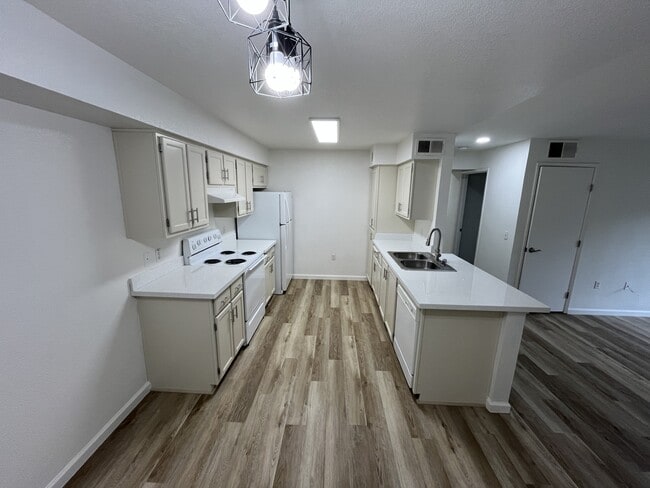 Photo - The Oaks at Sunset Phase II