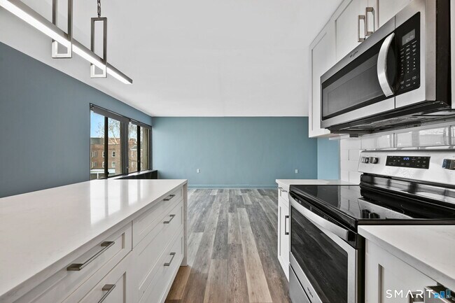 Photo - 60 Strawberry Hill Ave Unidad 318