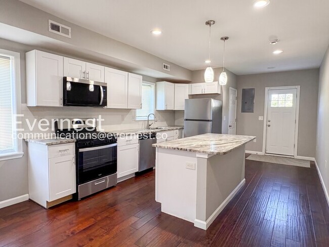 Photo - 3 Bed/1.5 Bath Townhome with fenced yard and deck/ Available Now!