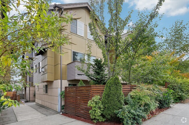 Building Photo - 923B N 85th St Rental