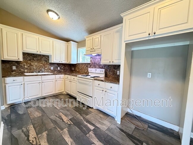 Photo - 1442 Clinton Dr