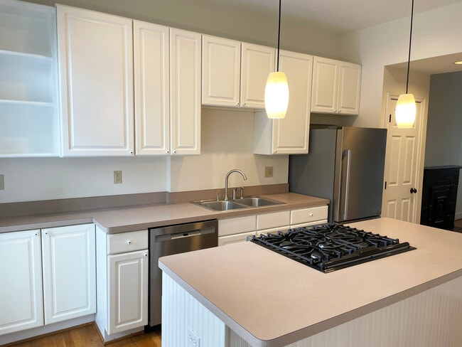 Photo - 108 Warren St