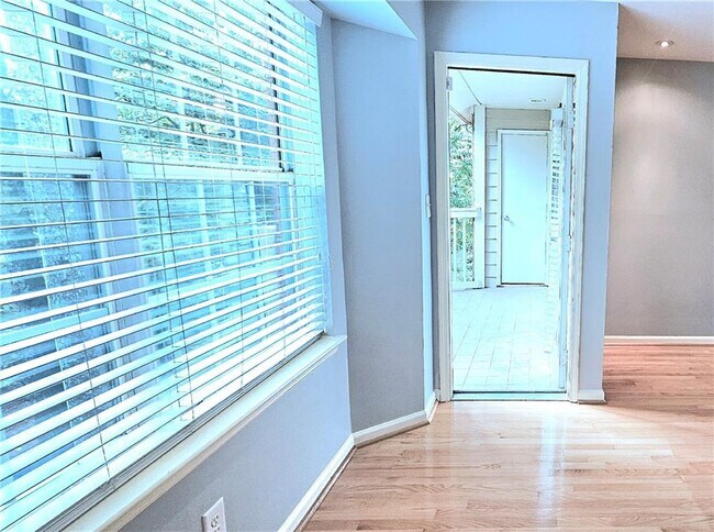 Photo - 2060 Chastain Park Ct NE