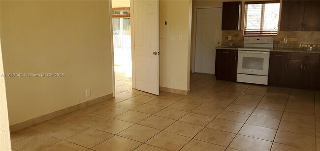 Photo - 1740 NE 148th St Unit 01