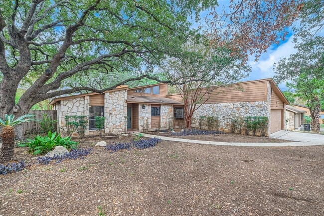 Building Photo - Charming Home in an Established Neighborhood — No Cookie-Cutter Living Here!