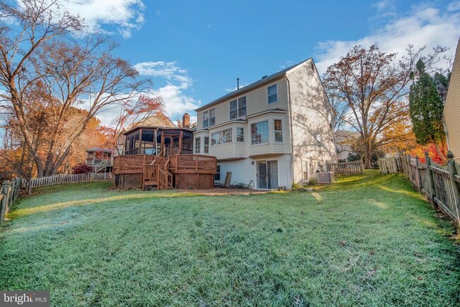 Building Photo - 14524 Pebblewood Dr