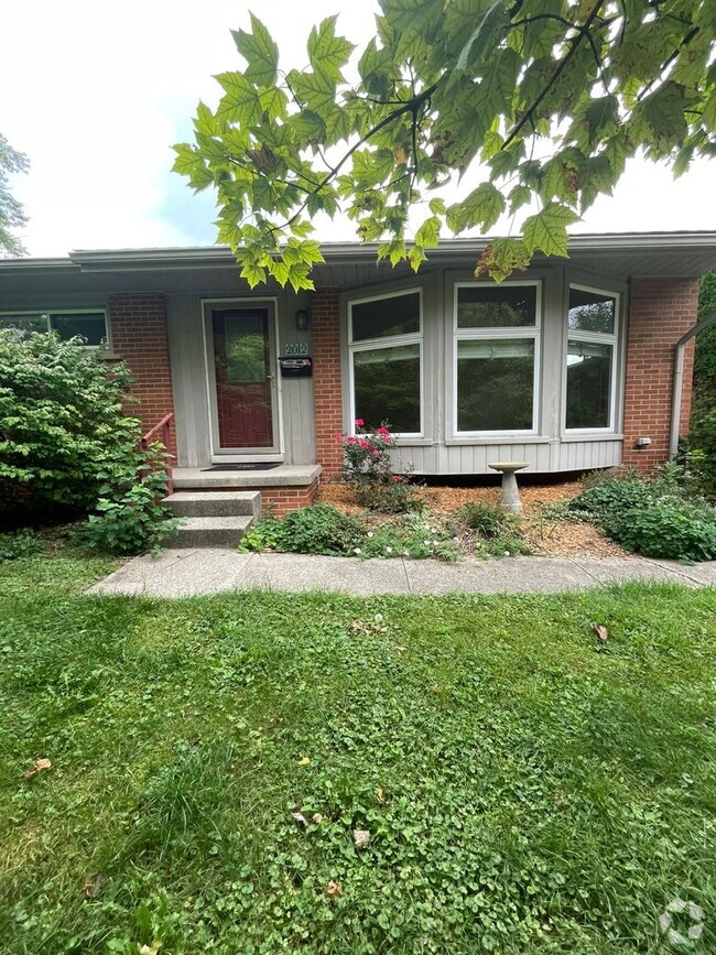 Building Photo - Three Bedroom Home in Dicken Neighborhood ...