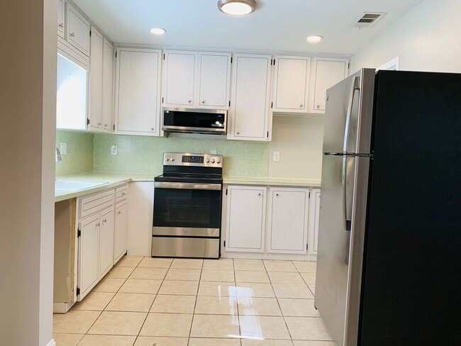 Photo - 811 Lafayette Ln