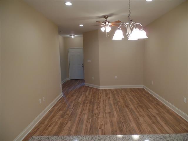 Large family room, 9 foot ceilings, hardwood floors