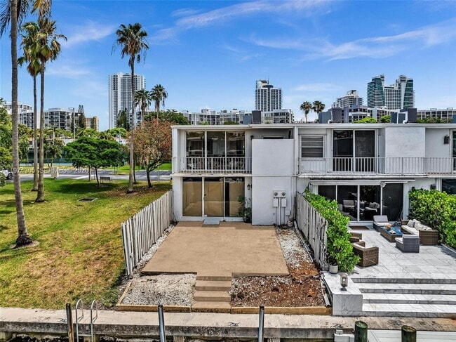 Photo - 825 NE 26th Ave