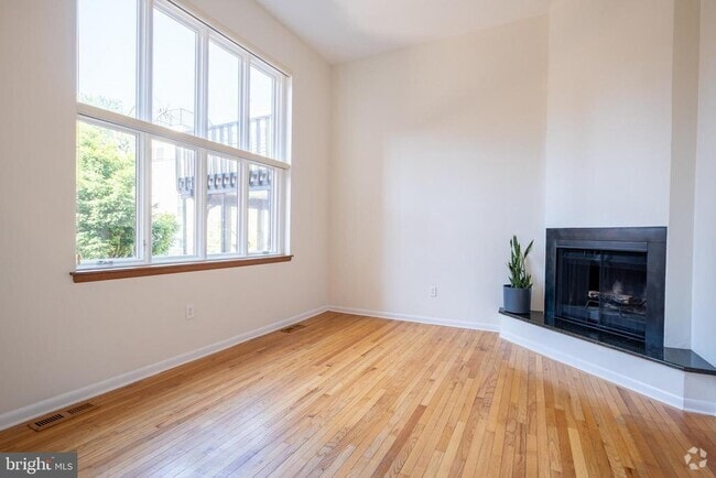 Building Photo - 129 Catharine St Rental