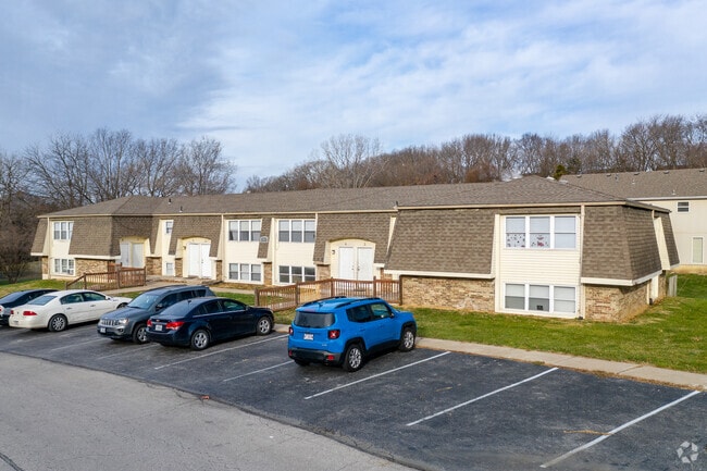 Private Enterances - Woodland Trace