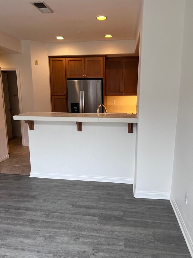 Photo - 2 Bed 2.5 Bath Townhome In The Spectrum Community For Lease