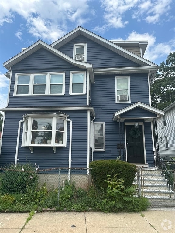 Building Photo - 243 W Selden St Unit 2 Rental