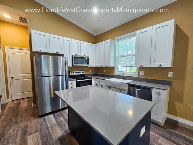 Photo - ADORABLE 2 BEDROOM/1 BATH COTTAGE! BRADENTON! ANNUAL LEASE!