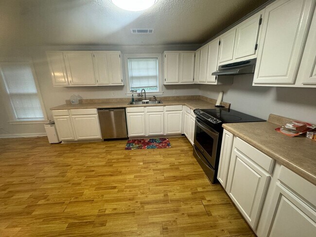 Photo - 5112 Kraft St