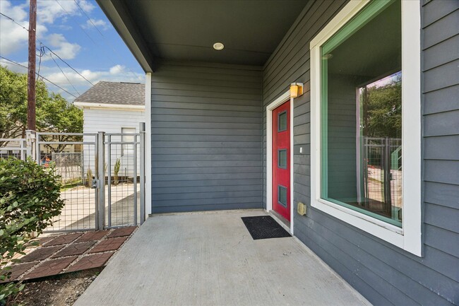 Photo - 304 Hogan St