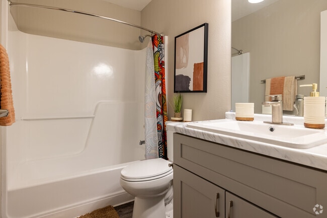 2 habitaciones, 1 baño - 840 pies cuadrados - Baño